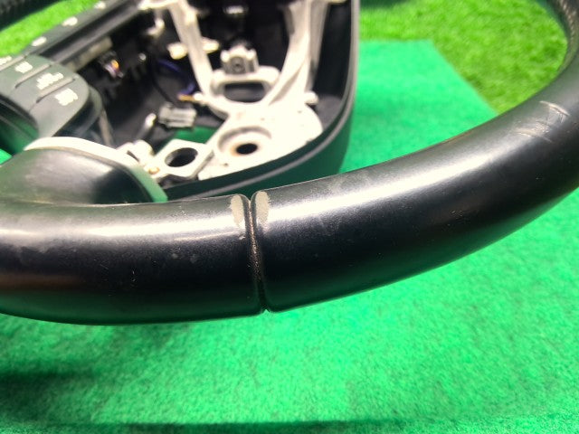【中古】デリカＤ5 DBA-CV5W ステアリングホイール 4400A201XA