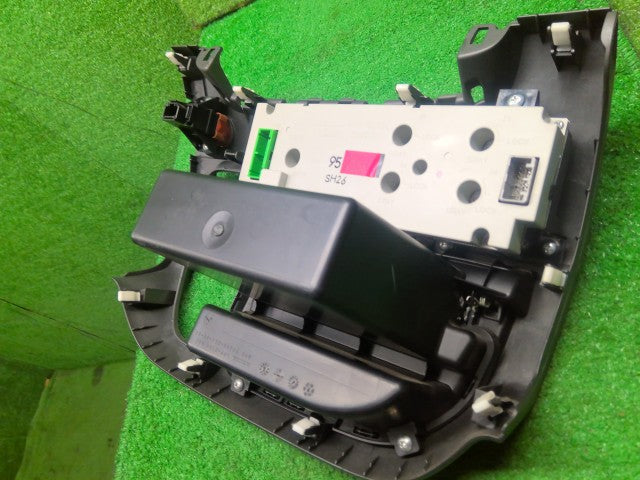 ステップワゴン Ａ／Ｃスイッチパネル DBA-RG1 79620-SLJ-952ZA