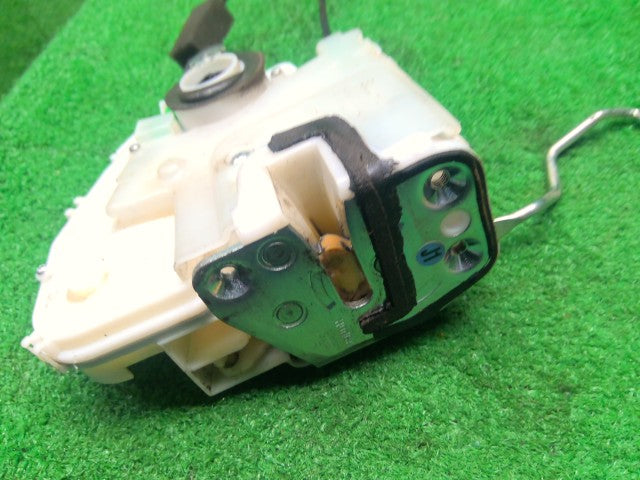 ステップワゴン 右Ｆドアロックソレノイド DBA-RG1 72110-SLJ-J11