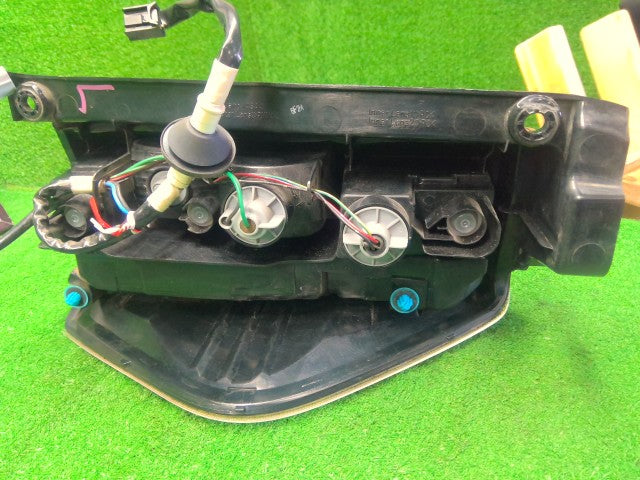 タント 左テールランプ DBA-LA600S 81560-B2671
