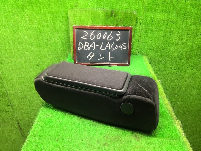 タント アームレスト DBA-LA600S 72810-B2680-C2