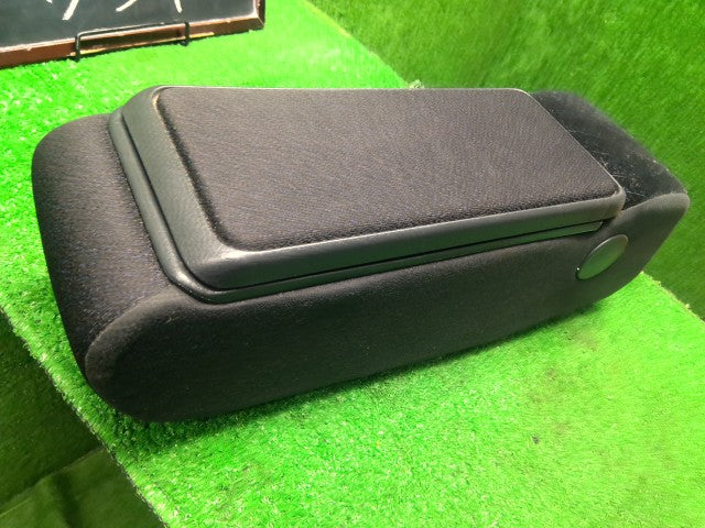 タント アームレスト DBA-LA600S 72810-B2680-C2
