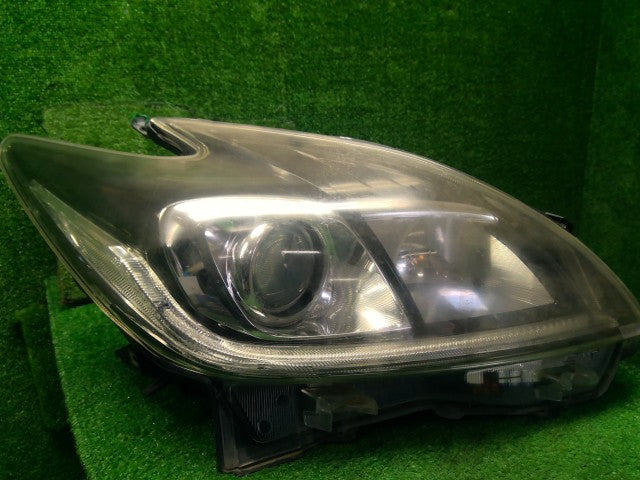 プリウス 右ヘッドランプＡＳＳＹ DAA-ZVW30 81145-47571