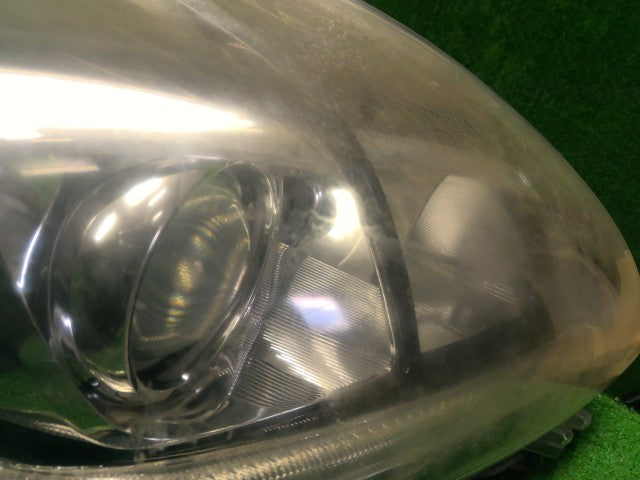 プリウス 右ヘッドランプＡＳＳＹ DAA-ZVW30 81145-47571