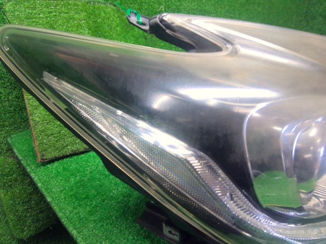プリウス 右ヘッドランプＡＳＳＹ DAA-ZVW30 81145-47571