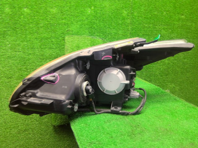 プリウス 右ヘッドランプＡＳＳＹ DAA-ZVW30 81145-47571