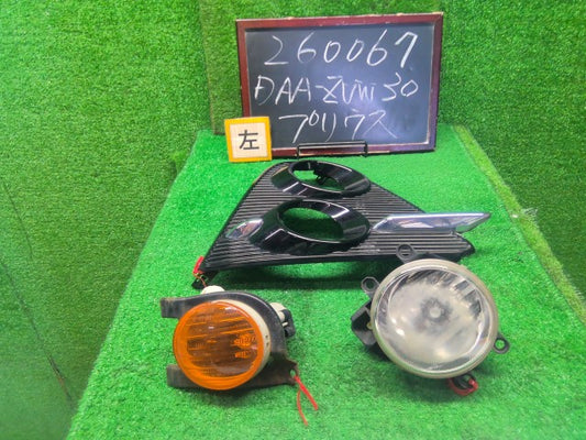 プリウス 左フォグランプ DAA-ZVW30 81220-12230