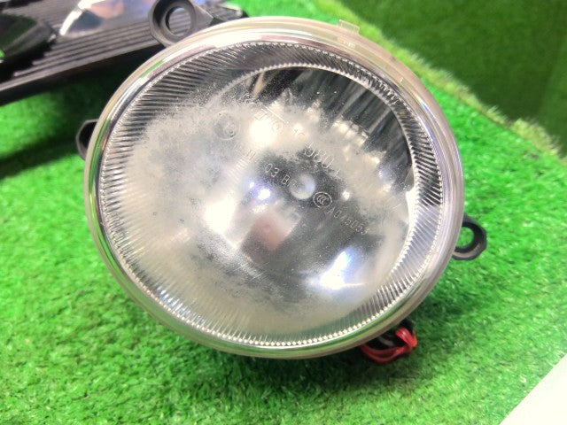 プリウス 左フォグランプ DAA-ZVW30 81220-12230