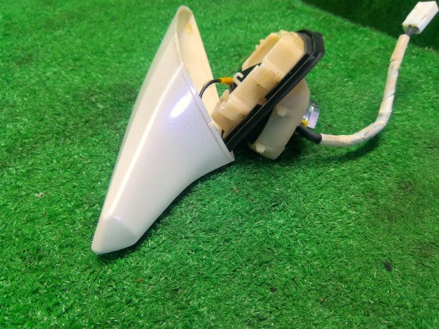 プリウス アンテナ DAA-ZVW30