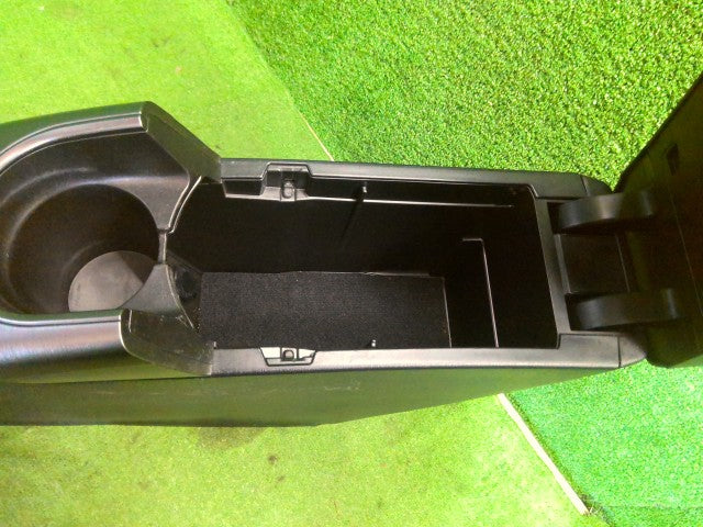 プリウス コンソールボックス DAA-ZVW30 58901-47191-B3
