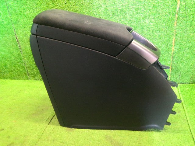 プリウス コンソールボックス DAA-ZVW30 58901-47191-B3