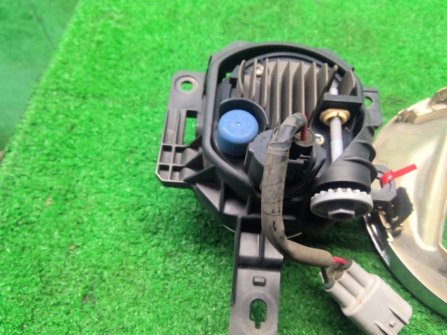 キャスト 左フォグランプ DBA-LA260S 81220-B2280