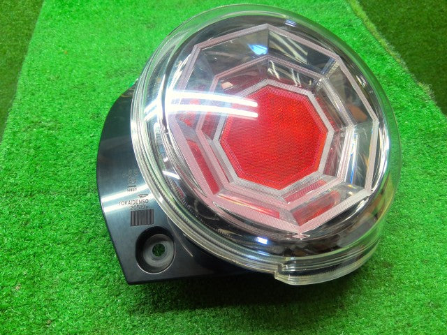 キャスト 右テールランプ DBA-LA260S 81550-B2680