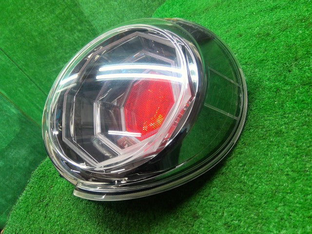 キャスト 右テールランプ DBA-LA260S 81550-B2680