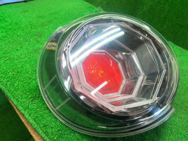 キャスト 左テールランプ DBA-LA260S 81560-B2680