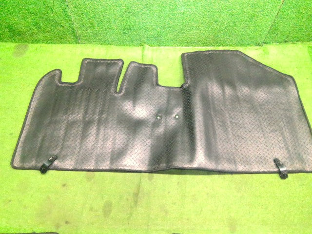 ルークス フロアマット DBA-ML21S