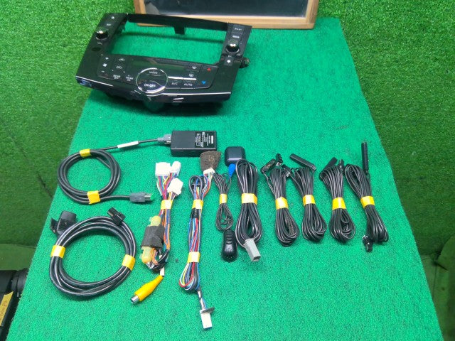 【中古】セレナ DAA-HFC26 カーナビゲーション B8260-1VA20
