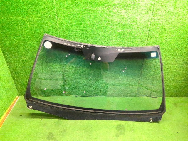 【中古】クラウン DAA-AWS210 フロントウインドガラス 56101-30968