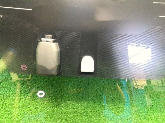 【中古】クラウン DAA-AWS210 フロントウインドガラス 56101-30968