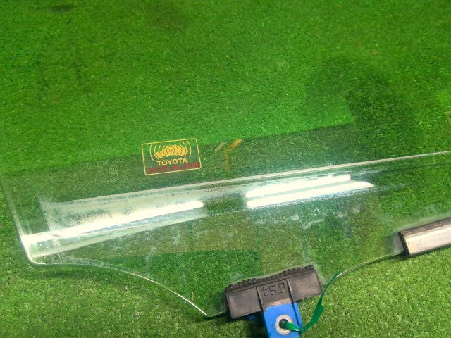 【中古】クラウン DAA-AWS210 右フロントドアガラス 68101-30860