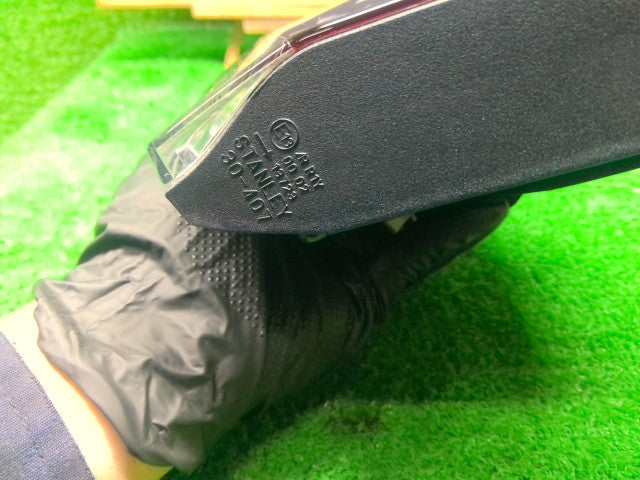 【中古】クラウン DAA-AWS210 右フィニッシャーランプ テールランプ