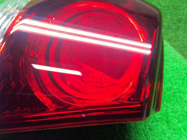 【中古】クラウン DAA-AWS210 左テールランプ 81561-30C50