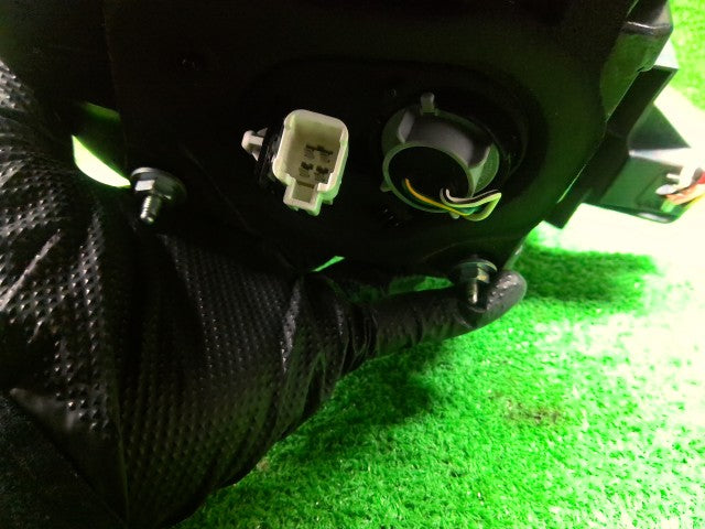 【中古】クラウン DAA-AWS210 左テールランプ 81561-30C50