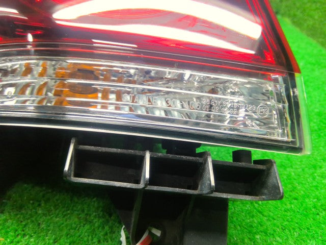 【中古】クラウン DAA-AWS210 左テールランプ 81561-30C50