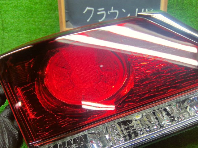 【中古】クラウン DAA-AWS210 左フィニッシャーランプ テールランプ