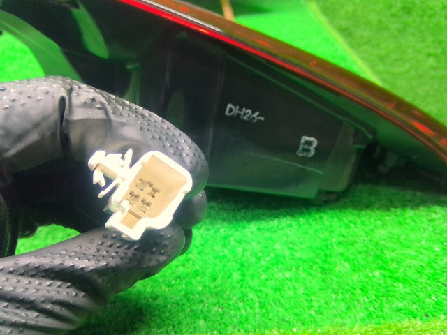 【中古】クラウン DAA-AWS210 左フィニッシャーランプ テールランプ