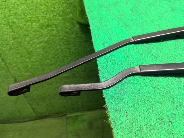【中古】クラウン DAA-AWS210 フロントワイパーアーム 左右セット