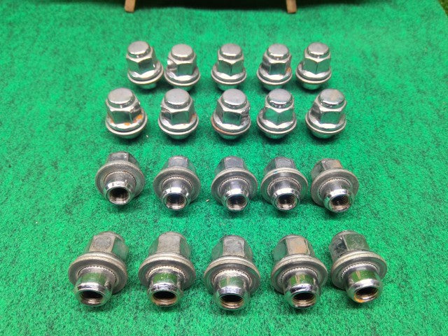 【中古】クラウン DAA-AWS210 ホイールナット 1台分