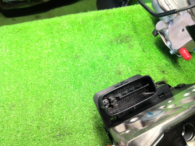 【中古】クラウン DAA-AWS210 ＡＢＳアクチュエーター 44050-30250