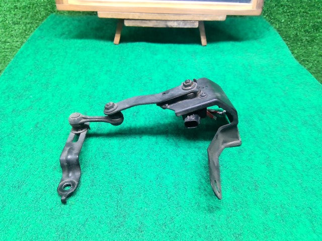 【中古】クラウン DAA-AWS210 ハイトコントロールセンサー 89408-30130