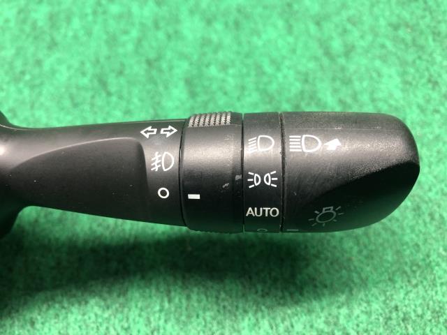 【中古】クラウン DAA-AWS210 ディマースイッチ 84140-33230