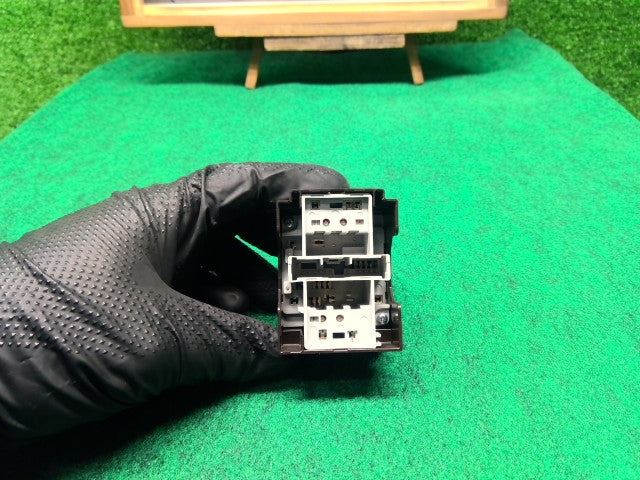 【中古】クラウン DAA-AWS210 ドアミラースイッチ 84872-30070