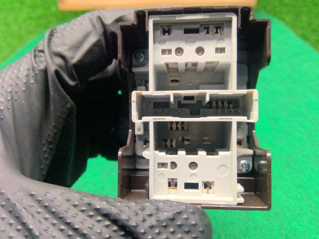 【中古】クラウン DAA-AWS210 ドアミラースイッチ 84872-30070