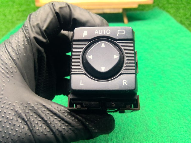 【中古】クラウン DAA-AWS210 ドアミラースイッチ 84872-30070