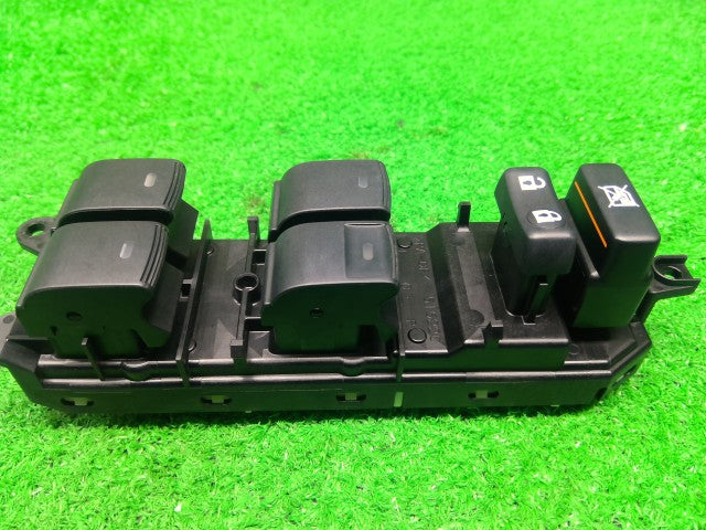 【中古】クラウン DAA-AWS210 パワーウインドウスイッチ 84040-30250