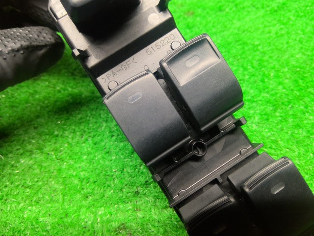 【中古】クラウン DAA-AWS210 パワーウインドウスイッチ 84040-30250