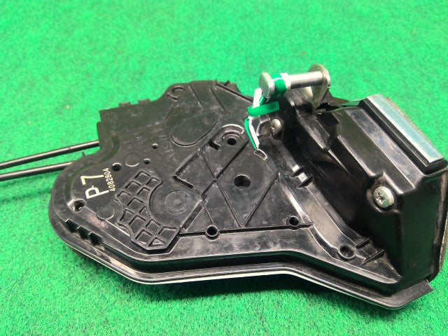 【中古】クラウン DAA-AWS210 右リアドアロックソレノイド 69050-30530