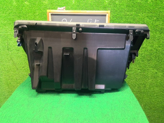 【中古】クラウン DAA-AWS210 グローブＢＯＸ 55550-30501-C0