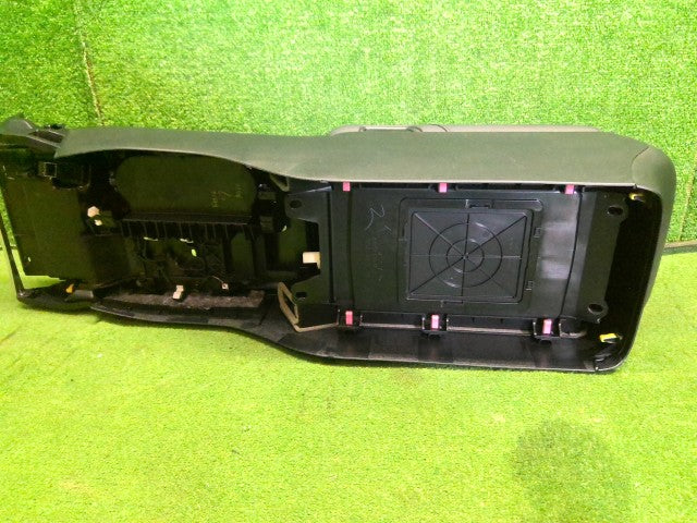 【中古】クラウン DAA-AWS210 コンソールボックス 58810-30D30-C5