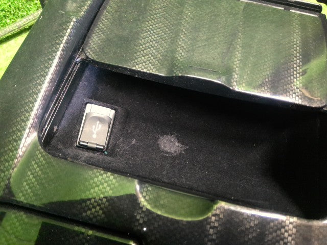 【中古】クラウン DAA-AWS210 コンソールボックス 58810-30D30-C5