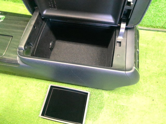 【中古】クラウン DAA-AWS210 コンソールボックス 58810-30D30-C5