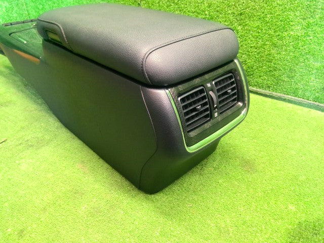 【中古】クラウン DAA-AWS210 コンソールボックス 58810-30D30-C5