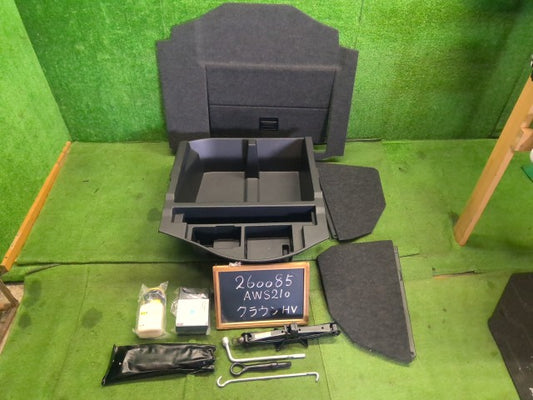 【中古】クラウン DAA-AWS210 ラゲッジボード 車載工具