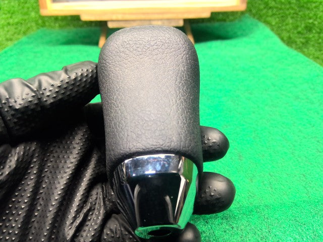 【中古】クラウン DAA-AWS210 シフトノブ 33504-30520-C4