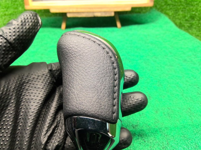 【中古】クラウン DAA-AWS210 シフトノブ 33504-30520-C4