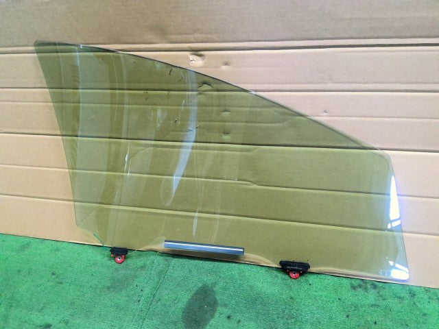 アクア 左Ｆドアガラス DAA-NHP10 68102-52042